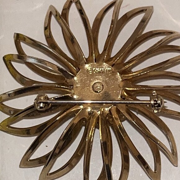 Sarah Coventry Cov Mid Century Gold Tone Flower Brooch Dark Red Rhinestones Pin - Picture 5 of 8